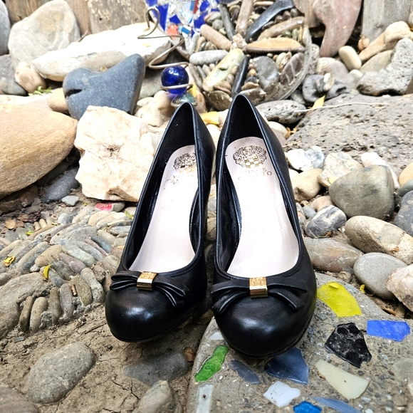 Vince Camuto wedge heel pump with bow - Picture 4 of 8